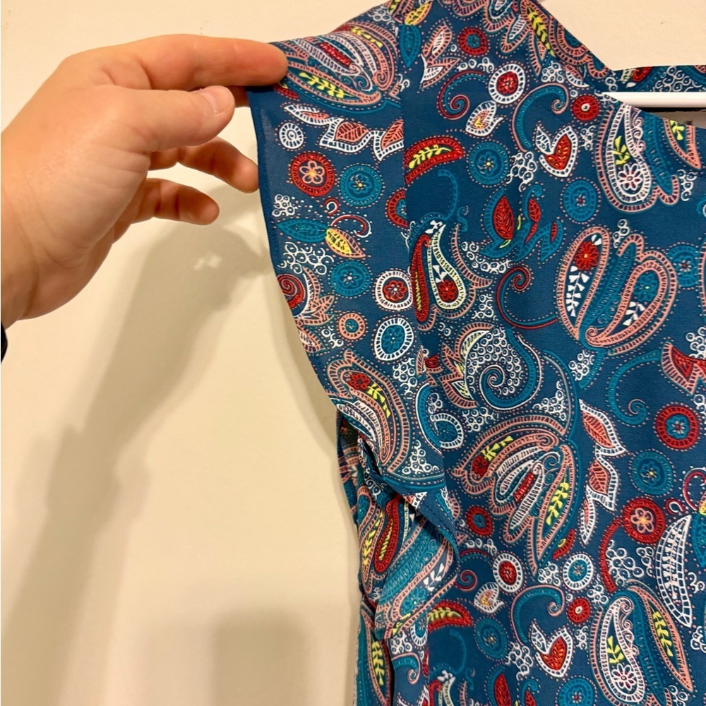 2/$30 LOFT - Colorful Blue Paisley Print Short Sleeve Blouse Size Medium - Picture 5 of 11